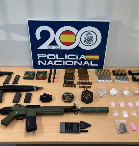 Intervenidas en Terrassa dos armas de guerra y una pistola a dos detenidos vinculados con un grupo de narcotraficantes