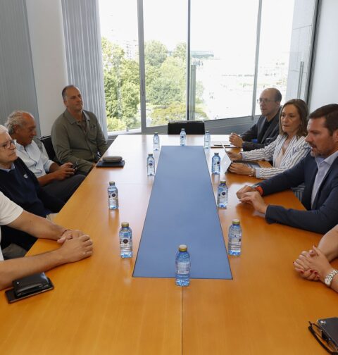 La Xunta abordan con el equipo de César Portela la futura obra del Teatro Cine Fraga
