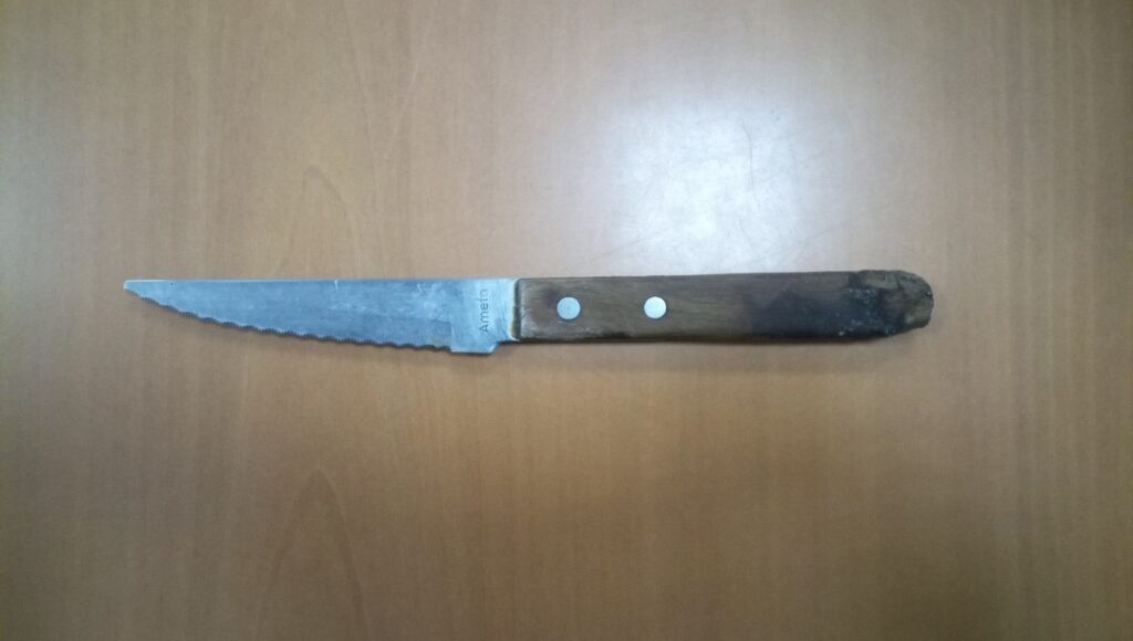 Detenido en Vigo por amenazar a su madre con un cuchillo tras negarse a hacerle la cena el cual  tenía una orden de alejamiento.