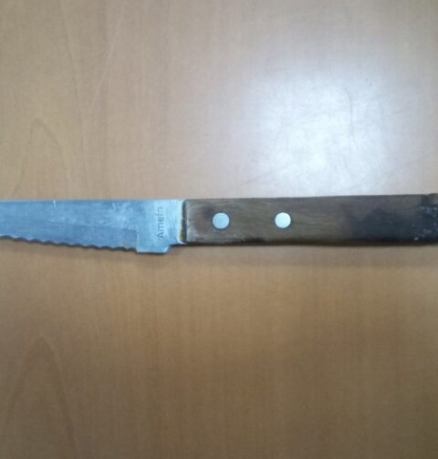 Detenido en Vigo por amenazar a su madre con un cuchillo tras negarse a hacerle la cena el cual  tenía una orden de alejamiento.