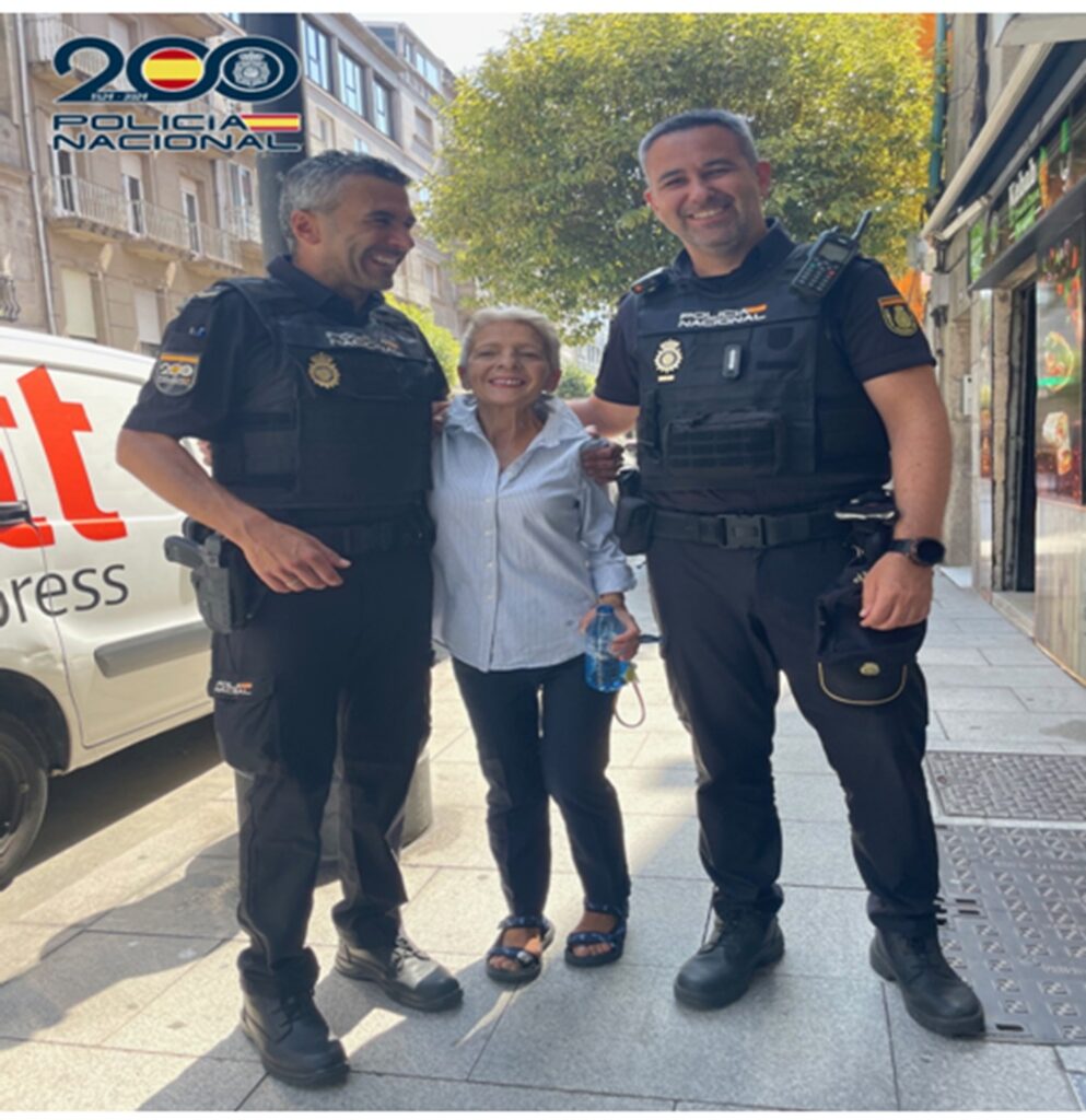 Agentes de la Policía Nacional salvan la vida a una mujer que sufrió un desvanecimiento cuando cruzaba la calle Venezuela en Vigo