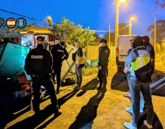 La Policía Nacional detiene a tres personas como responsables del robo con violencia a un nonagenario en Coruxo