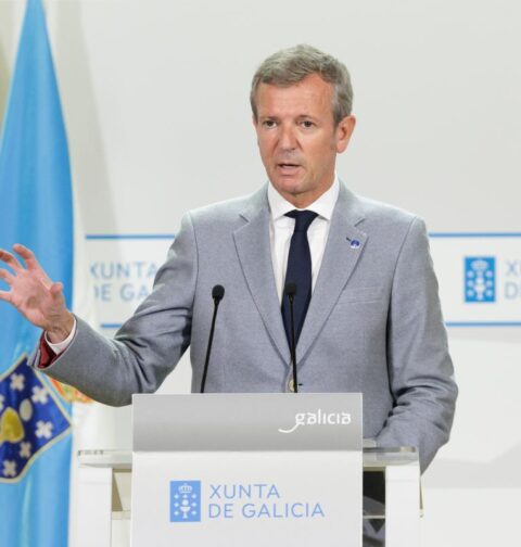 Rueda anuncia que Galicia será pionera al regular por ley el uso de las nuevas tecnologías en las aulas de los centros educativos