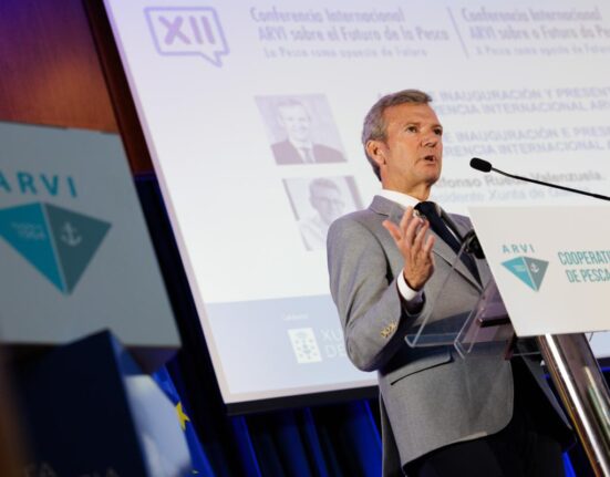 Alfonso Rueda reclama en Vigo la rebaja del IVA del pescado para frenar la caída del consumo