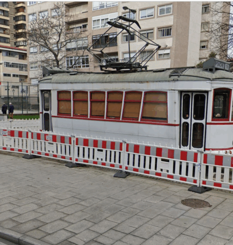 Detenido dentro del tranvía de exposición en la Av. De Castelao por quebrantamiento de condena