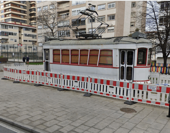 Detenido dentro del tranvía de exposición en la Av. De Castelao por quebrantamiento de condena