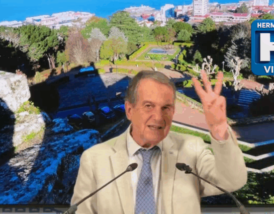 Abel Caballero acusa a Feijóo y Rueda de mentir sobre la vivienda en Vigo mientras él se esconde en el plasma de las ruedas de prensa.