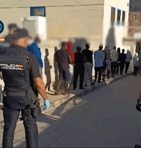 La Policía Nacional detiene a los patrones de un cayuco por la desaparición de más de 50 migrantes que viajaban a bordo