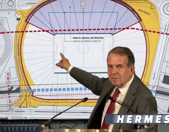 La reforma mágica de Caballero: dice que se "está construyendo" la nueva grada de tribuna de Balaidos sin presupuesto ni proyecto.