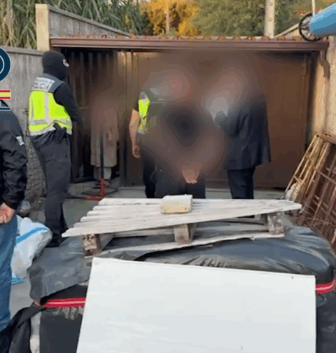Detenidos 14 narcotraficantes e incautadas más de 3,6 toneladas de coca llegada a la costa de Galicia en un semisumergible