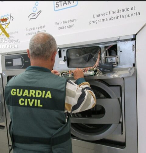 La Guardia Civil detiene a un varón por presuntos robos en establecimientos en Sanxenxo