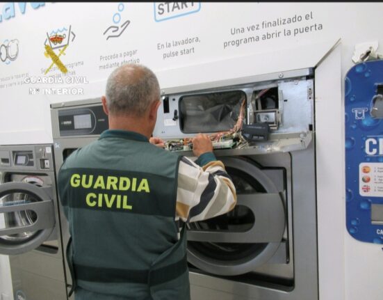 La Guardia Civil detiene a un varón por presuntos robos en establecimientos en Sanxenxo