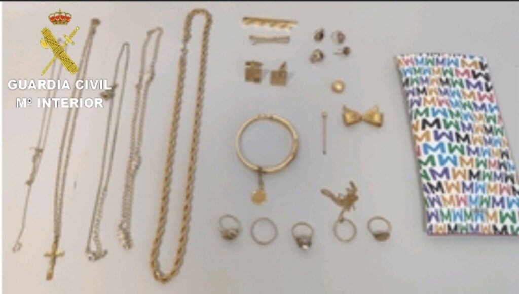 La Guardia Civil investiga a un moañés por un presunto hurto de 3.000 euros en joyas