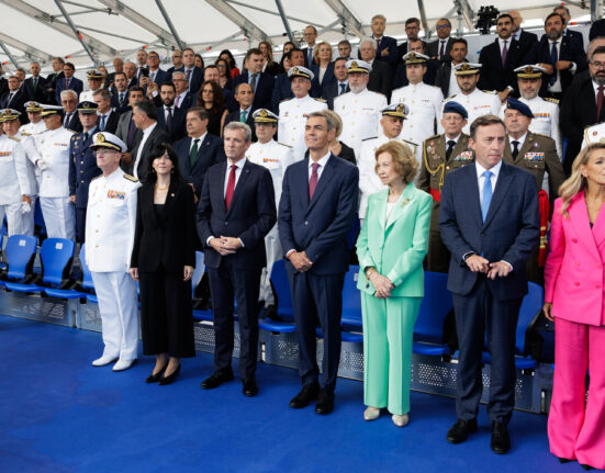 Rueda asiste al acto de botadura de la fragata F-111 en Ferrol