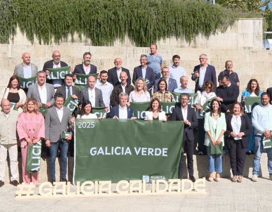 Rueda reivindica el compromiso de los ayuntamientos gallegos con la sostenibilidad en la entrega de las Banderas Verdes 2025