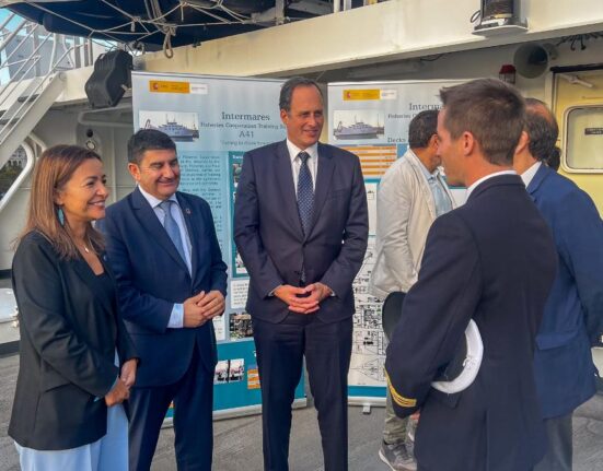 La Consellería do Mar colabora con el Puerto de Vigo y la Fundación Marinnleg en la formación de inspectores contra la pesca ilegal