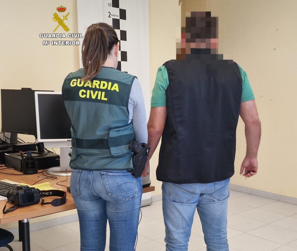 La Guardia Civil de Cambados detiene a dos personas por presuntos delitos contra la libertad sexual de una menor