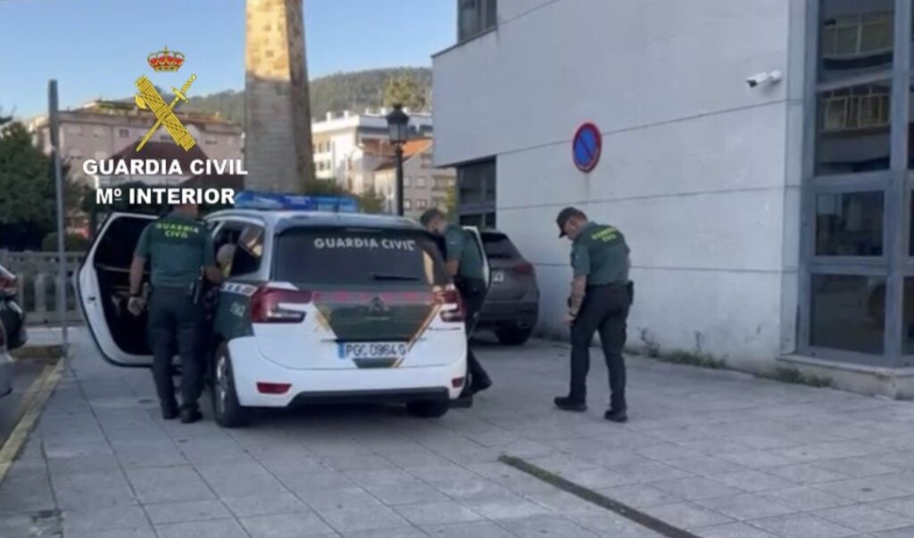 La Guardia Civil detiene a dos personas de Soutomaior por presuntos delitos de atentado a un agente de la autoridad, lesiones, amenazas y maltrato animal