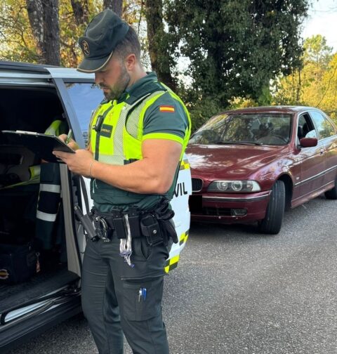 La Guardia Civil intercepta por quinta vez a un conductor vecino de Tui, sin permiso