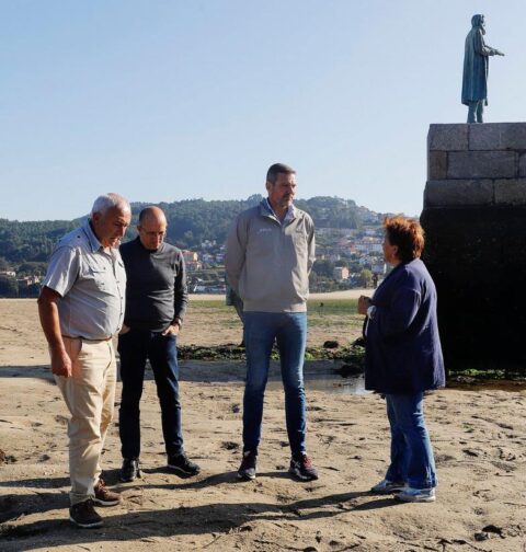 Las esculturas del Capitán Nemo reparadas por la Xunta vuelven a la ensenada de San Simón