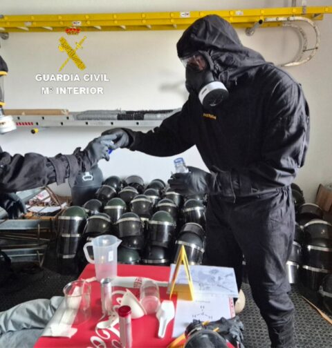 La Guardia civil realiza un ejercicio NRBQ en relación con una amenaza química en Pontevedra