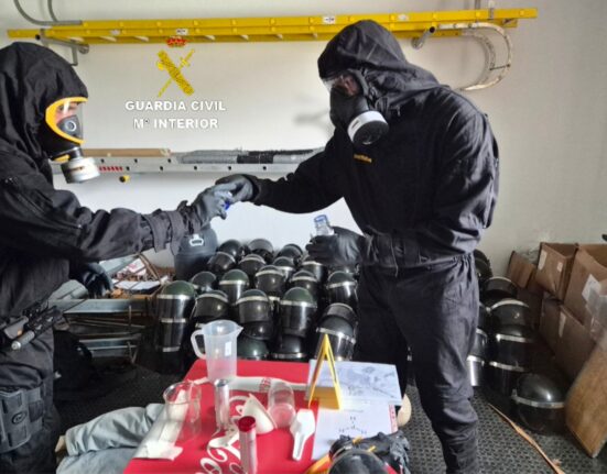 La Guardia civil realiza un ejercicio NRBQ en relación con una amenaza química en Pontevedra