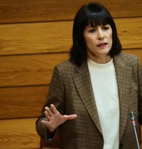 Pontón a Rueda. “Los gallegos no quieren vivir en bajos comerciales, quieren vivir en pisos dignos igual que usted”