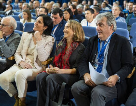 Gamarra desde Galicia denuncia la “crisis institucional” que vive España con un Gobierno al que sus socios le niegan su apoyo