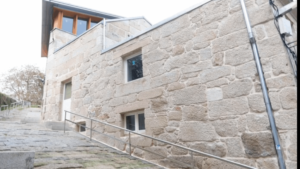 El Consorcio Casco Vello finaliza la rehabilitación de la casa de la calle Hortas para entregar nuevas viviendas ya adjudicadas en concurso público a dos familias