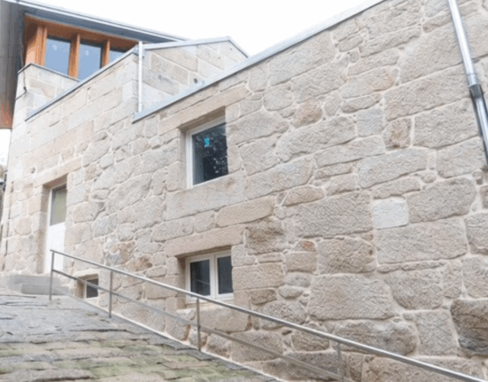 El Consorcio Casco Vello finaliza la rehabilitación de la casa de la calle Hortas para entregar nuevas viviendas ya adjudicadas en concurso público a dos familias