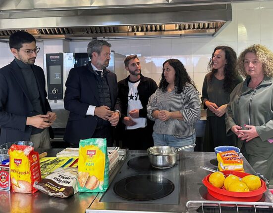 Diputados del PPdeG en el Congreso y en el Parlamento gallego mantuvieron un encuentro con representantes de la Asociación de Celíacos de Galicia (ACEGA) en Santiago