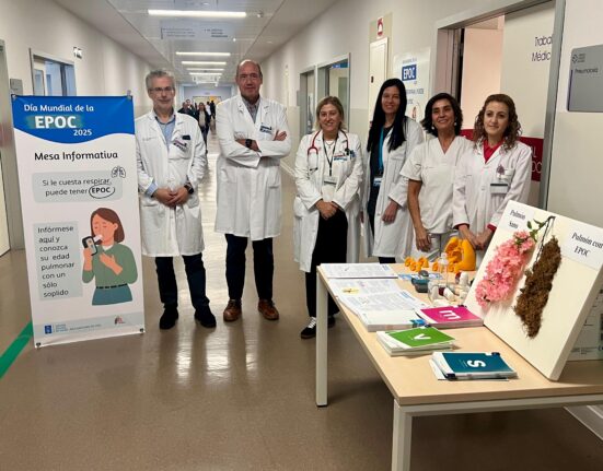 El área sanitaria de Vigo visibiliza la EPOC: Neumología realiza pruebas respiratorias en el Álvaro Cunqueiro por el Día Mundial