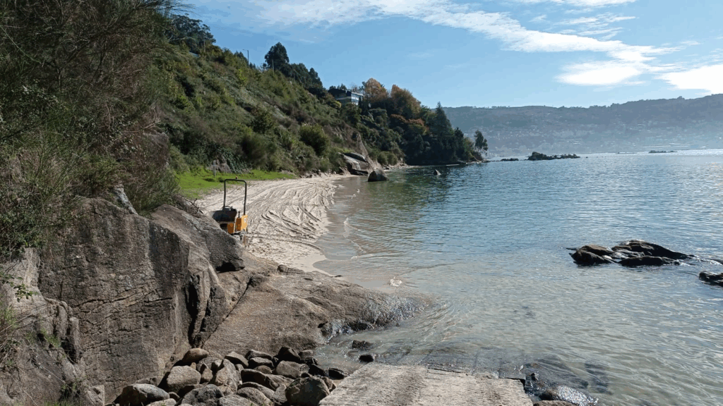 “Operativo en Vigo avanza con éxito: el 90% del vertido de aceite de palma ya ha sido recogido”