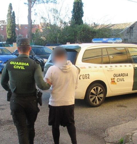 La Guardia Civil de Sanxenxo detiene al presunto autor de un robo en una cafetería de Meaño