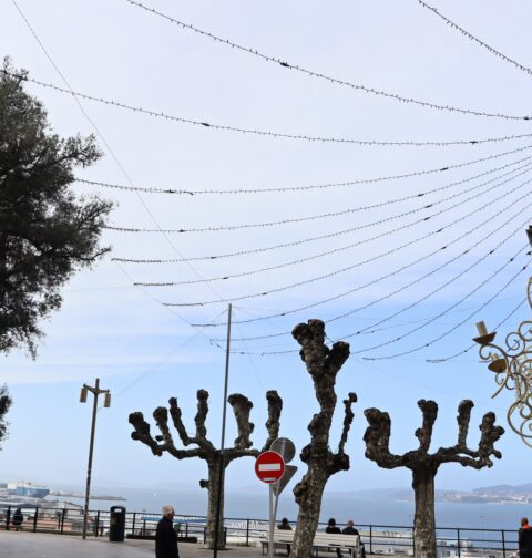 El BNG de Vigo exige la retirada de los cables de sujeción de las luces de Navidad en el Olivio