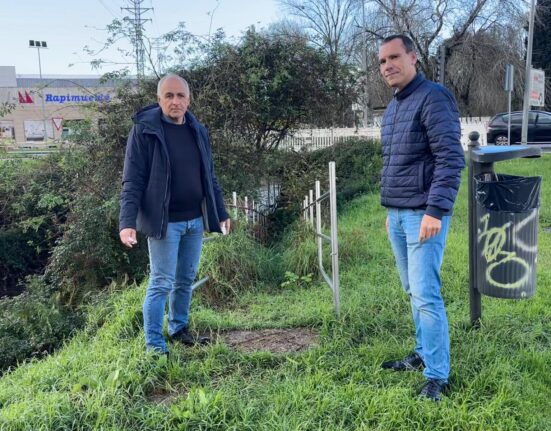 El PP de Vigo critica el abandono del paseo del Lagares por parte del gobierno de Caballero, con zonas intransitables y en riesgo de inundación