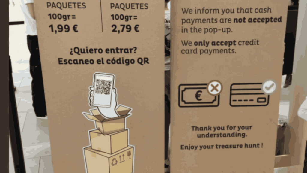 FACUA Galicia denuncia a la tienda King Colis por impedir los pagos con dinero en efectivo en el centro comercial Vialia Vigo.