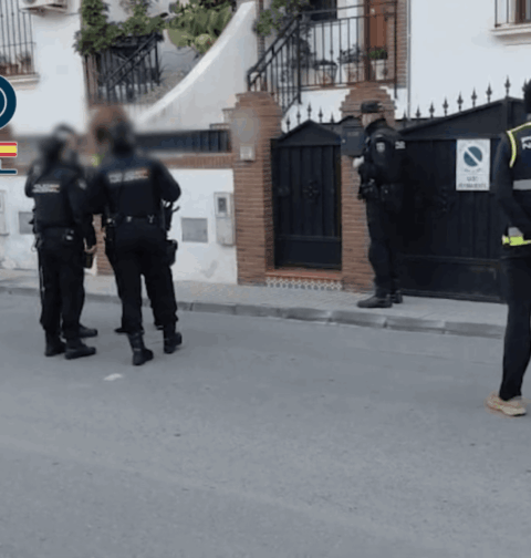 La Policía Nacional detiene a 57 ultras por una violenta pelea previa a un partido de fútbol disputado en Granada