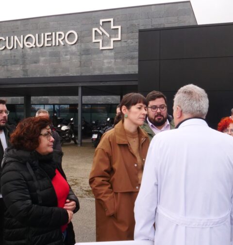 Pontón en Vigo, con Xabier Igrexas, pide la comparecencia de Rueda por el colapso de las urgencias y lo acusa de poner en riesgo la salud de los gallegos.