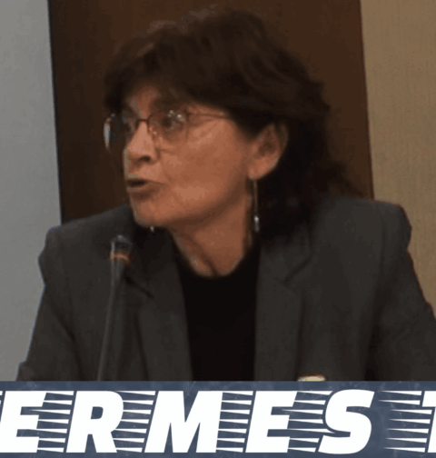 Hermes TV pregunta a Carmen Da Silva por la negativa del BNG a reprobar a Óscar Puente pese al caos ferroviario en Galicia