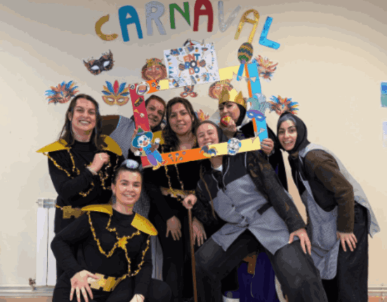 El Centro de Atención de Día de Cáritas Tui-Vigo cierra el Carnaval reafirmando su compromiso con la infancia