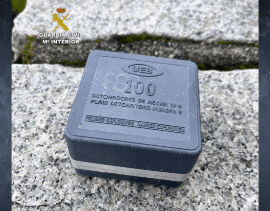 La Guardia Civil de Pontevedra retira una caja de detonadores pirotécnicos en Poio