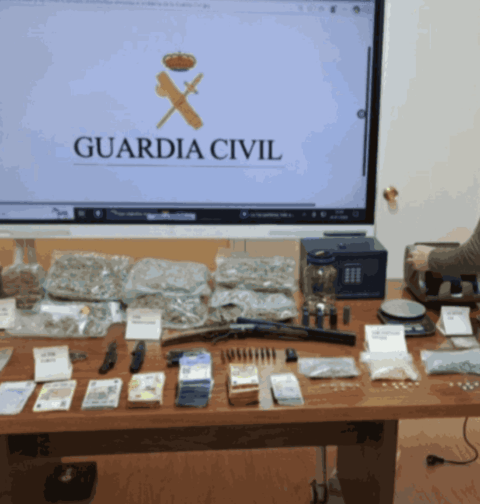 La Guardia Civil interviene una importante cantidad de drogas, armas y dinero en un trastero de Salvaterra de Miño