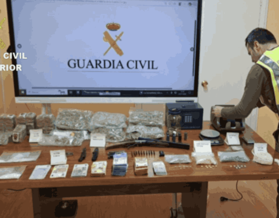 La Guardia Civil interviene una importante cantidad de drogas, armas y dinero en un trastero de Salvaterra de Miño