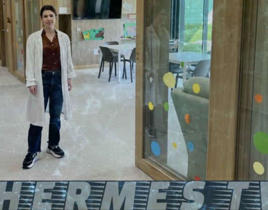 La psiquiatra del Álvaro Cunqueiro Mar Puialto presenta los beneficios de la inteligencia artificial en la prevención del suicidio