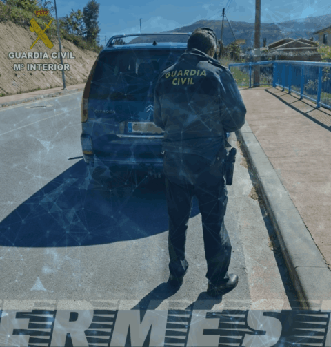 La Guardia Civil intercepta a una persona realizando un transporte de viajeros ilegal en Arbo