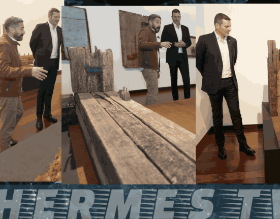 López Campos destaca el "homenaje sostenible" al patrimonio de Galicia en la exposición 'El camino de las bateas', de Kike Ortega