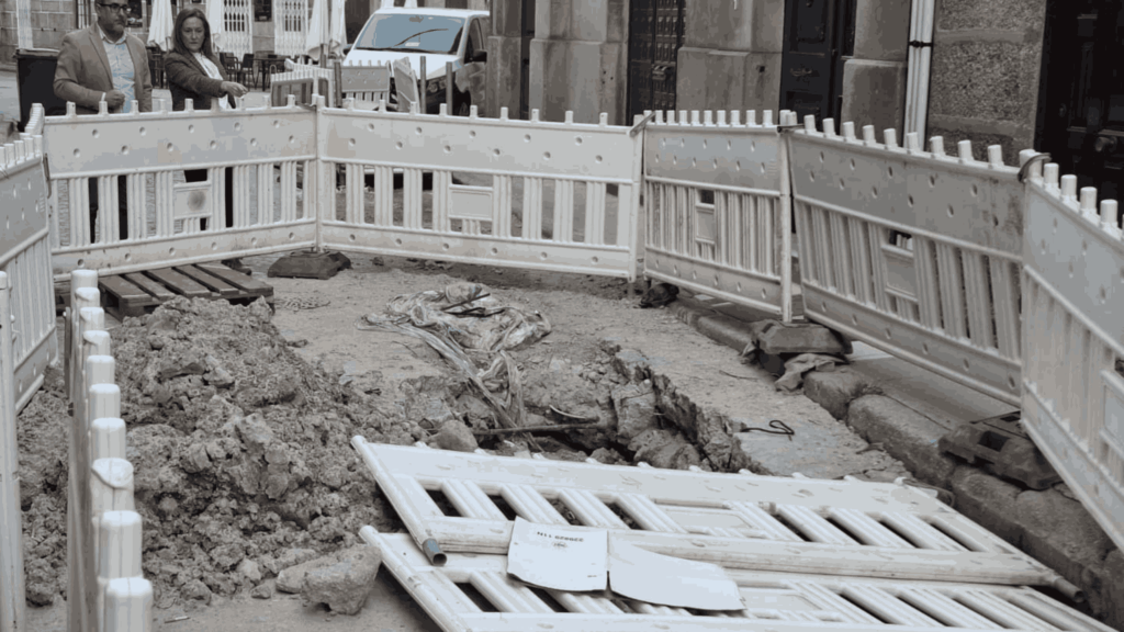 Luisa Sánchez denuncia la paralización de la humanización de la Rúa do Pazo tras la renuncia de la empresa y exige a Caballero una solución urgente