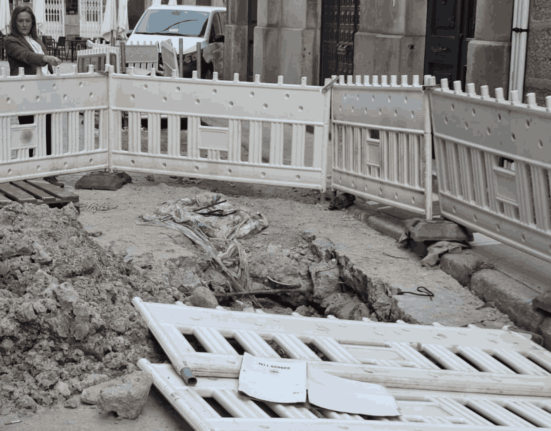 Luisa Sánchez denuncia la paralización de la humanización de la Rúa do Pazo tras la renuncia de la empresa y exige a Caballero una solución urgente