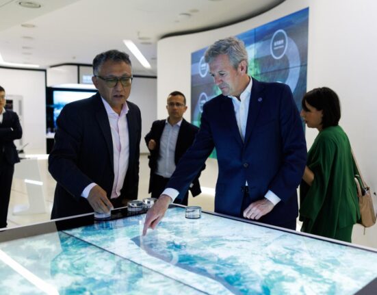 Rueda explora en China vías de colaboración con Goldwind para impulsar las energías renovables y la repotenciación de parques en Galicia